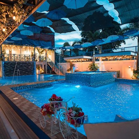 Bernese Resort Hotel Powered By Cocotel Ligao Exteriér fotografie
